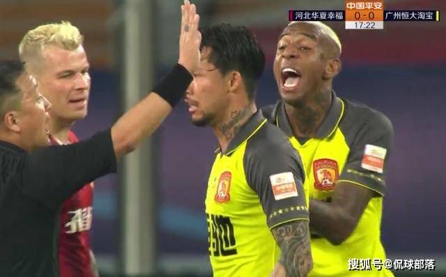  索肖中场拦截能力出众，切断对手进攻脉络掌控局面