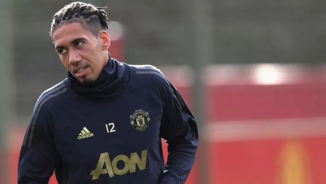  曼联防线屡现失误，纽卡斯尔联爆冷掀翻红魔  