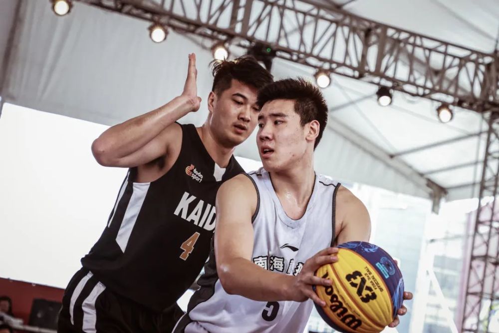  埃弗顿补时阶段连入两球，客场逆转狼队收获宝贵保级三分