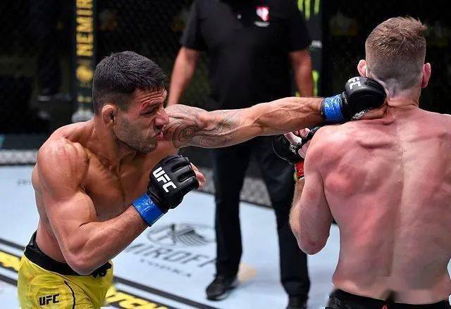  比勒菲尔德顽强逼平领头羊展现坚韧精神